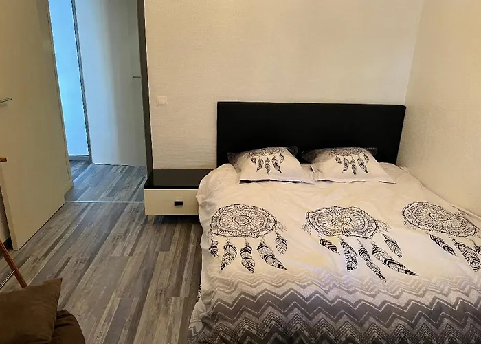 Proche Gare Routiere * Мантон