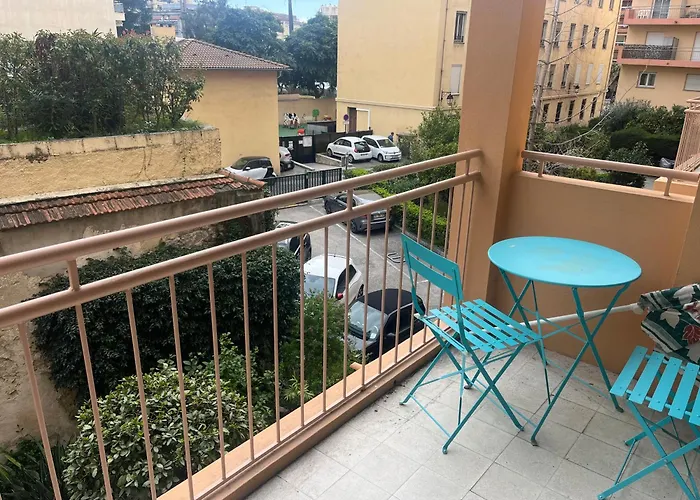 Proche Gare Routiere Апартаменти *